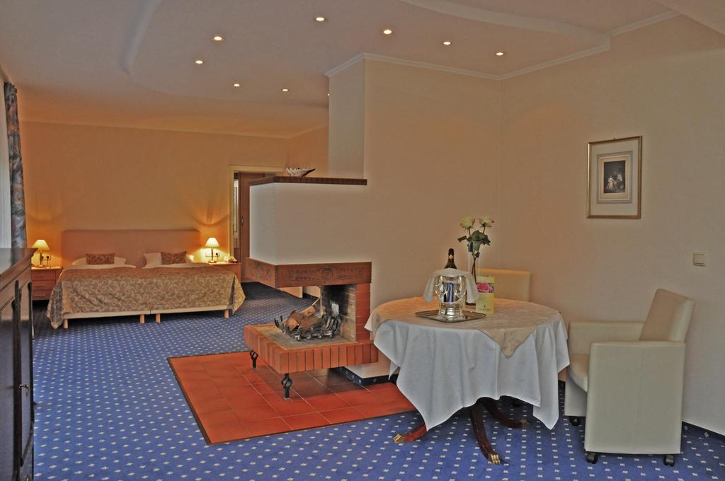 Hotel Garni Kristinenhof Bad Zwischenahn Rom bilde